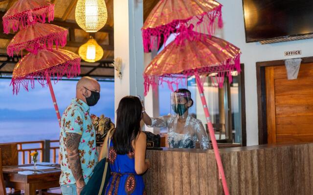 Samuh Sunset Nusa Penida by GenuineHost