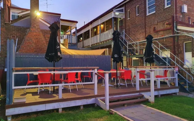 Royal Hotel West Wyalong