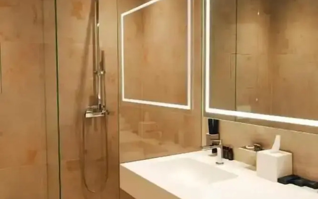 Roze Center Apartments