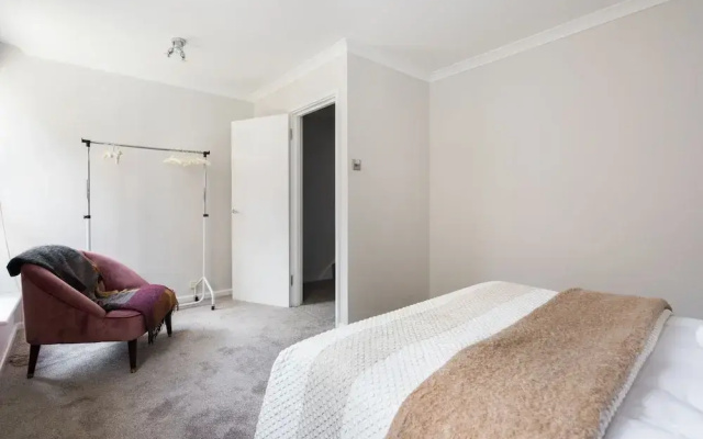 Richardsons Mews by Lime Street