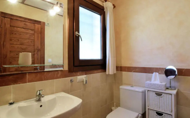 Luxurious Villa With Private Pool, Easily Accessible, in Spectacular Scenery