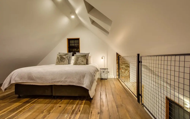White Room Apartments