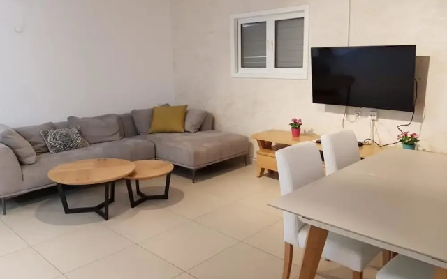 Isra Home Apartment Jabotinsky 8