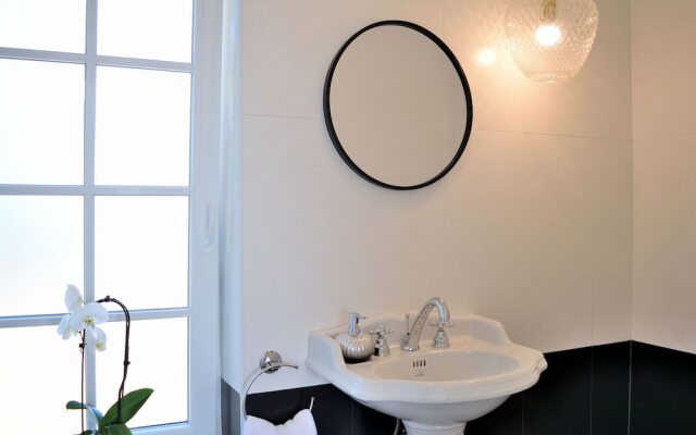 Sunlit Villa in Buje With Swimming Pool