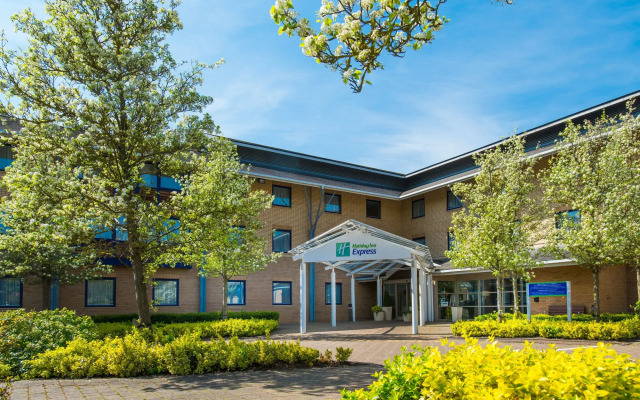 Holiday Inn Express Milton Keynes by IHG