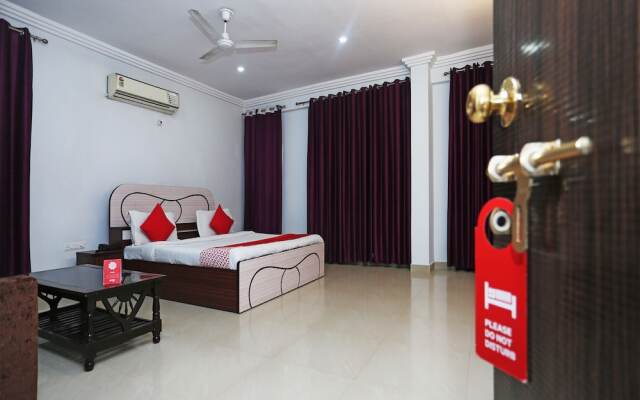 FabHotel Raj Inn Golf City