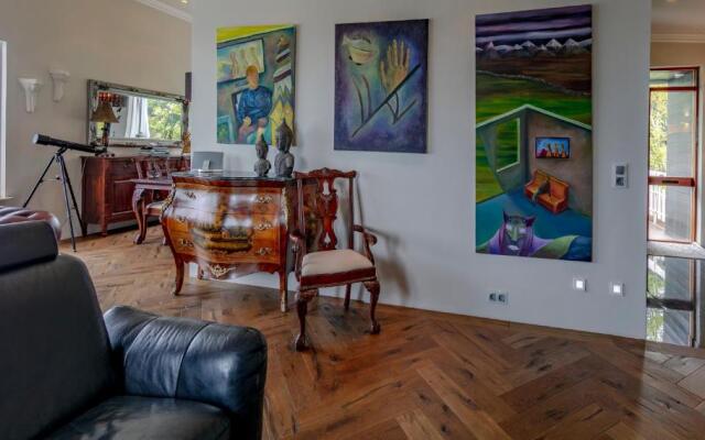 ICELAND SJF Villa , Hot tub & Outdoor Sauna Amazing Mountains View - 15 min to downtown