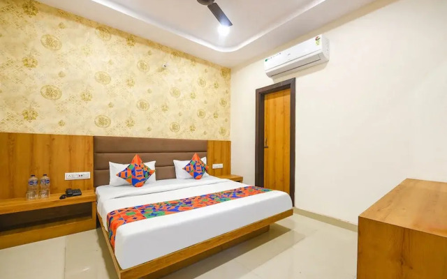 Fabhotel Golden Tree
