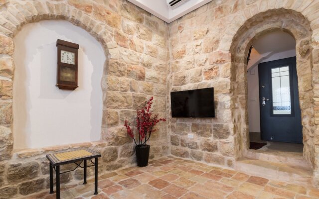 Best Location Jerusalem Stone Apartment