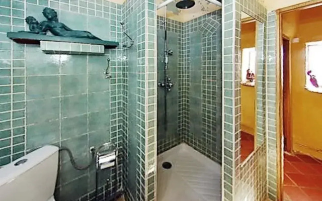 6 Bedroom House 16338592 By HomeRez