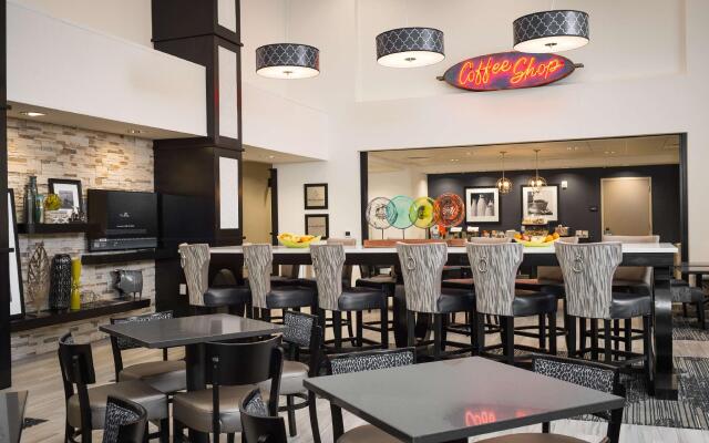 Hampton Inn & Suites La Crosse Downtown