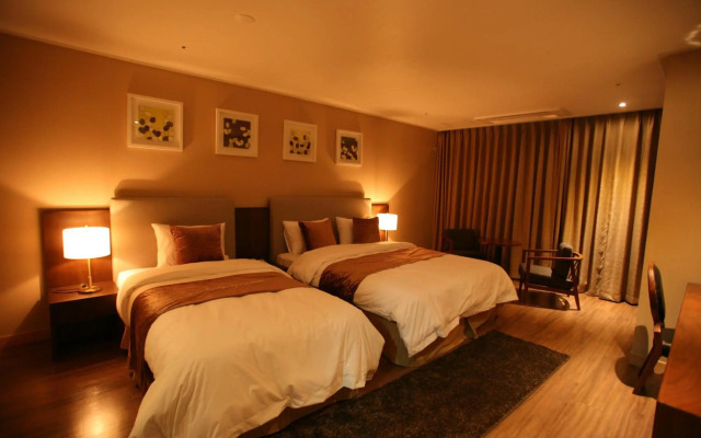 Hyunjin Tourist Hotel