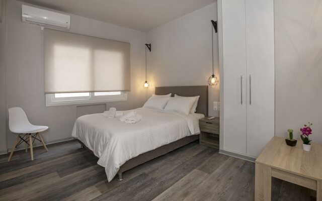 Homelike Studios in the Heart of the City by GHH