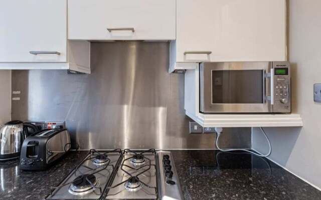 Modern & Cosy One Bedroom Apartment, Close to Tube