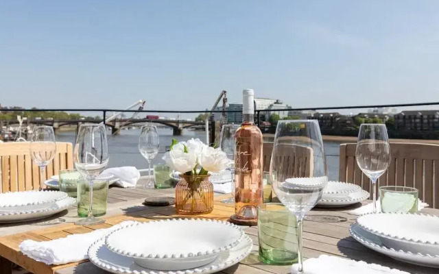 Cheyne Walk Houseboat by Onefinestay