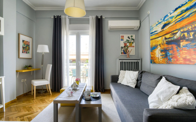 Snug apartment in Αθήνα with veranda