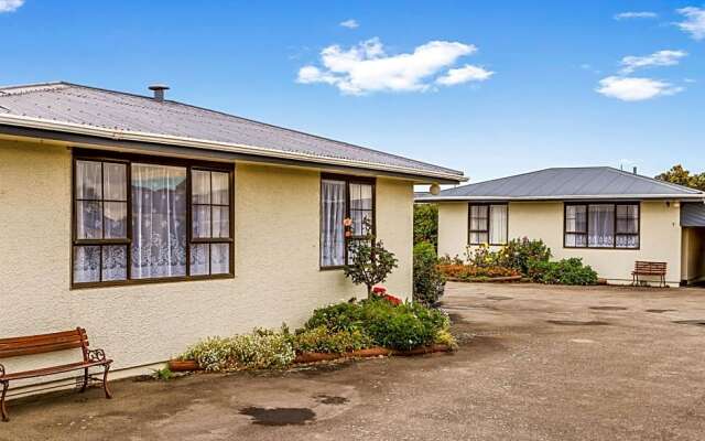 Econo Lodge Canterbury Court Motel