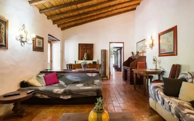 Porches Private Pool Villa 17 Guests