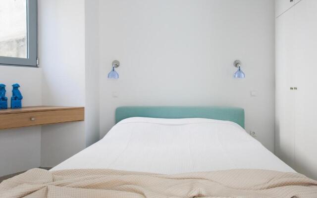 Stylish & perfectly located apartment, (Ermou st)