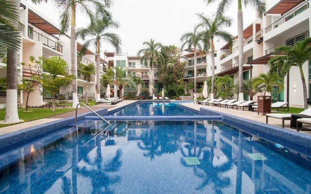 LUXURY CONDO STEPS FROM 5th AV & BEACH