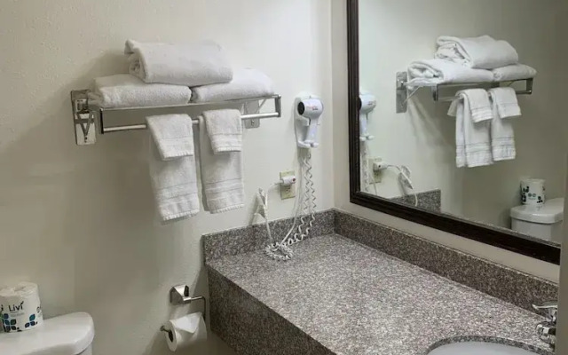 Days Inn by Wyndham Lake Point