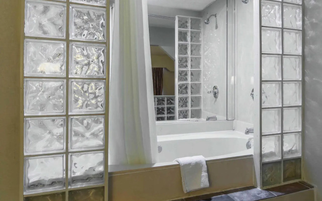 Rodeway Inn Marietta near Dobbins ARB