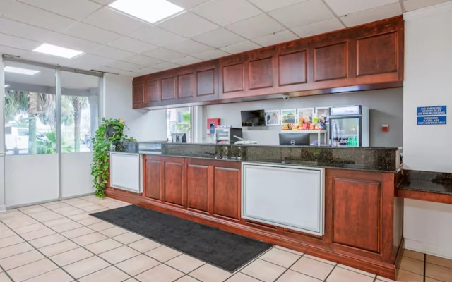 Calloway Inn & Suites