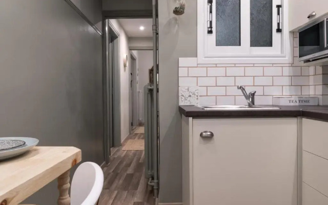 ?Bsolute Athens Viii