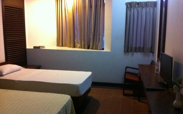 Hotel Sapthapadhi