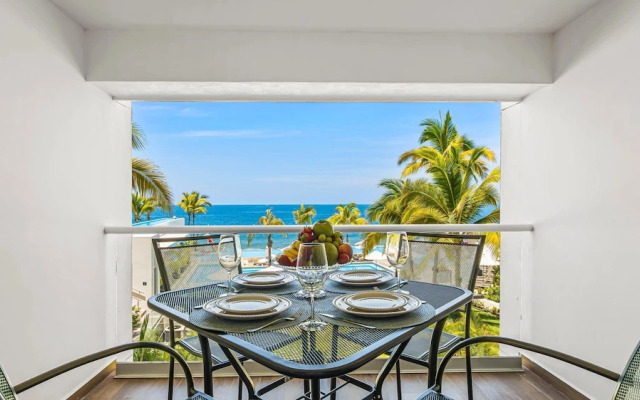 Gorgeous 1BR Condo With Pools Sea Views