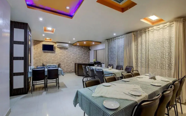 OYO 4275 Hotel Sunraj Residency