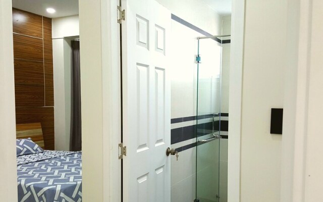 Scenic Valley Luxury 2BR SW Pool 07th