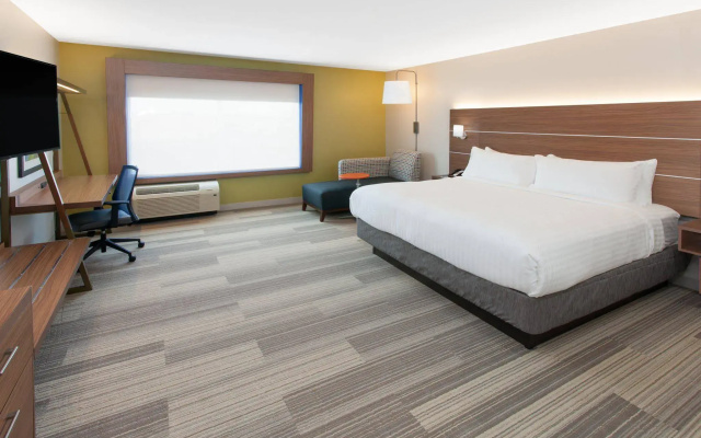 Holiday Inn Express and Suites Detroit/Sterling Heights by IHG