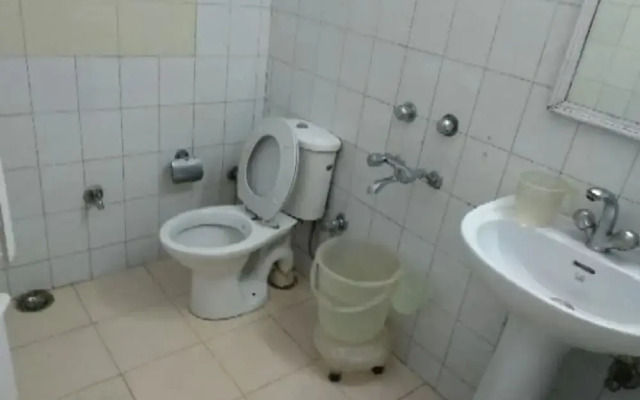 Goroomgo New Ambika Mall Road Manali