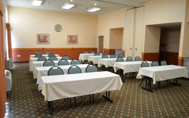 Days Inn & Suites Madison