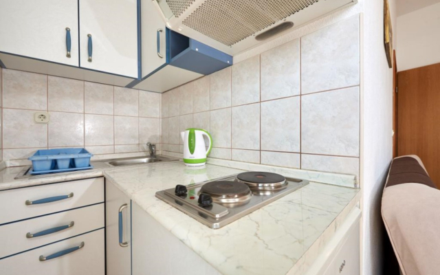 Apartment Mare - 30 m from pebble beach: A3 Seget Vranjica, Riviera Trogir