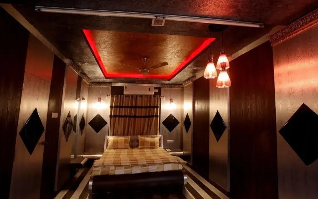 OYO 740 Hotel Suravi