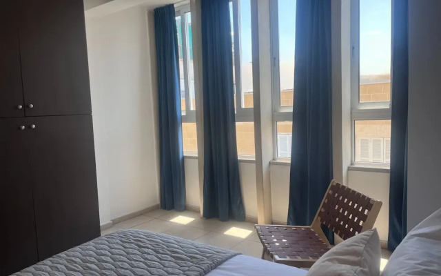 Phaedrus Living: Hoopoe Residencies 205
