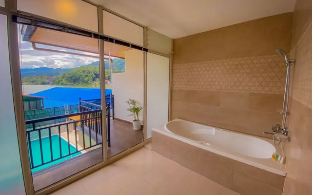 Majestic Lake Front Hotel & Suites