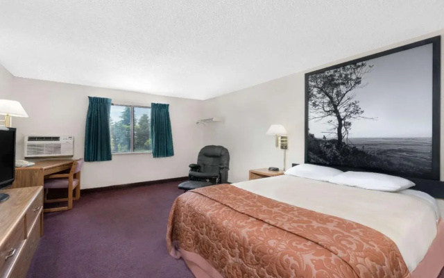 Super 8 By Wyndham Valley City