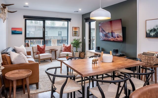 Hemlock Hangout By Revelstoke Vacations