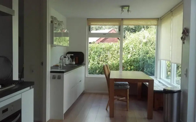 Nice Bungalow With a Sunny Garden