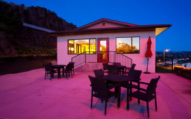 Celilo Inn
