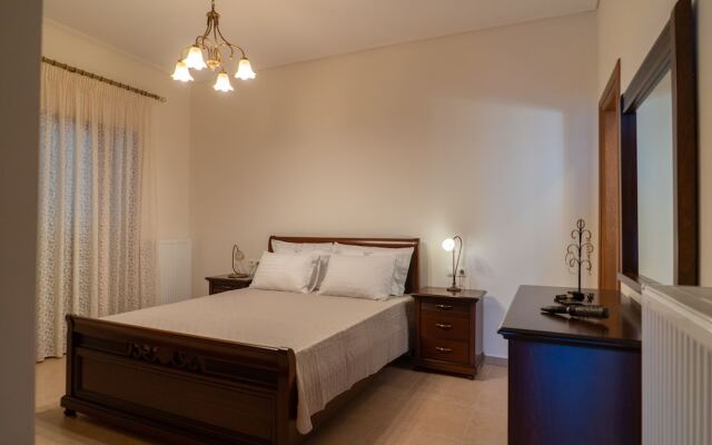 Paul's American Mansion- Volos suburb