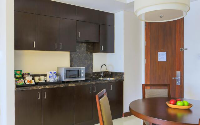 Holiday Inn & Suites Makati, an IHG Hotel