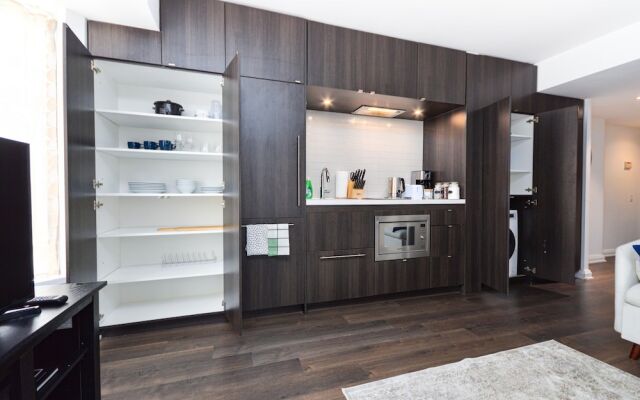 Yorkville Modern 1 Bedroom Suite Toronto