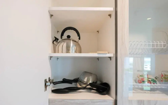 Great Location Studio at Tree Park Apartment
