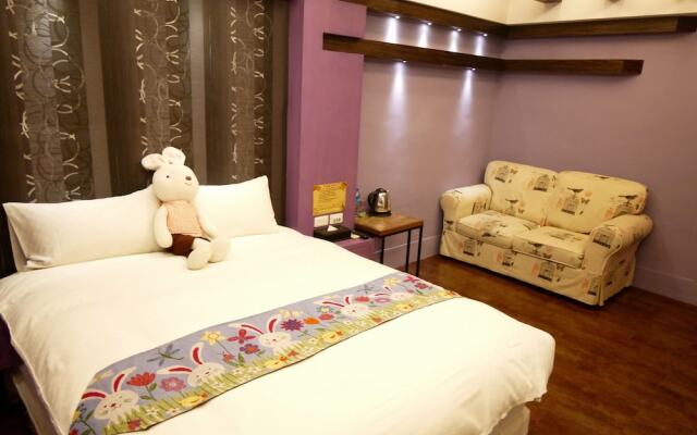 Big City Small House Homestay