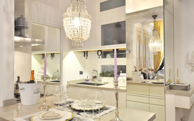 Luxury Navona Apartments by Flatinrome