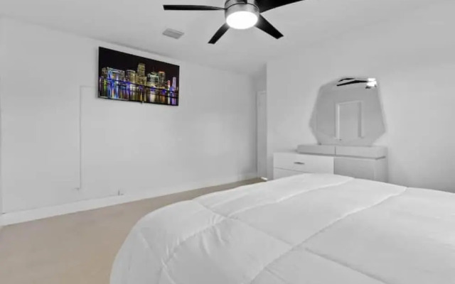 Luxurious 4BD Villa Top Amenities Pool